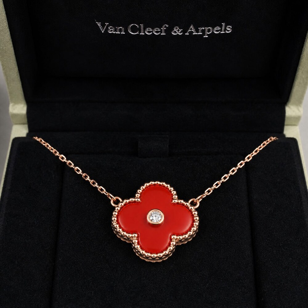 Van Cleef & Arpels Elegant Signature Necklace Style 11 | New with Box - Picture 4 of 9